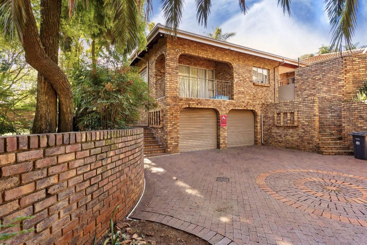 Four-Bedroom Home on a Large Stand – Moreleta Park - Photo 4