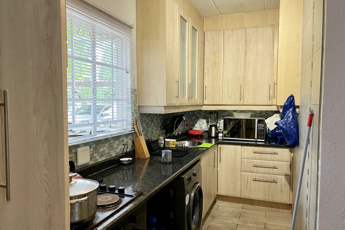 2 Bedroom House - Photo 5