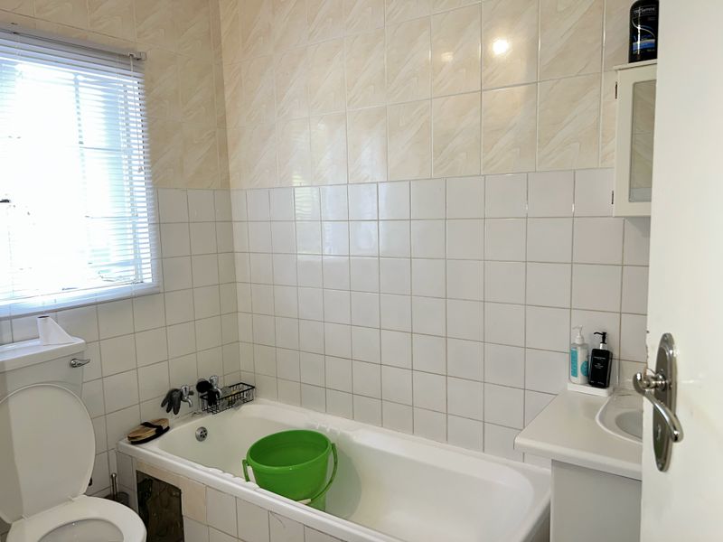 2 Bedroom House - Photo 6