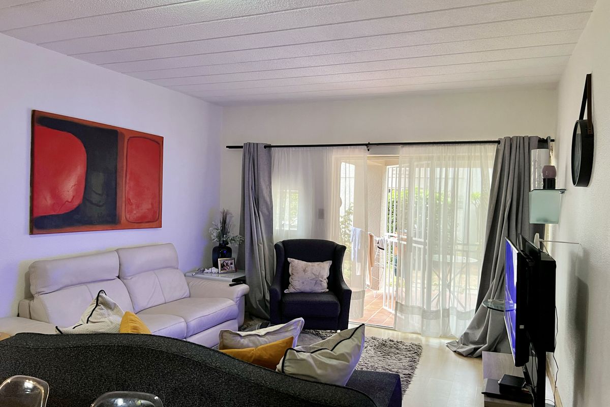 2 Bedroom House - Photo 3