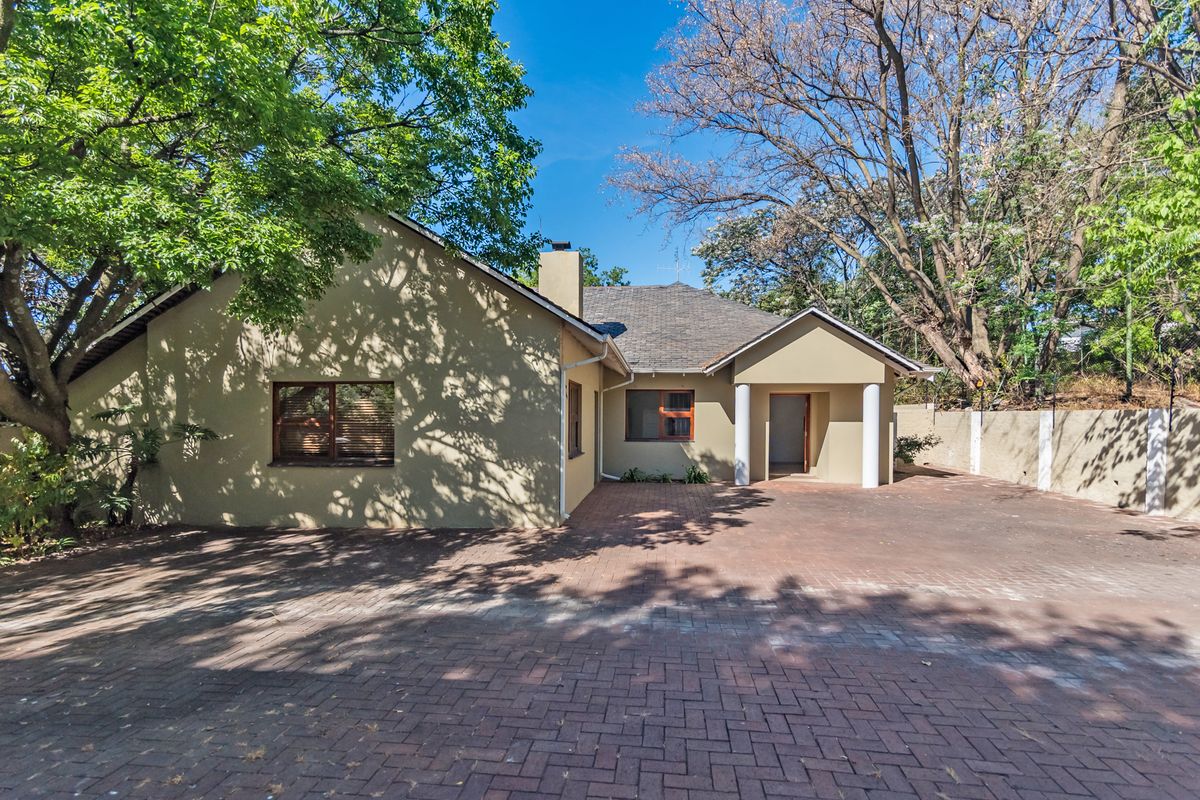 VERSATILE PROPERTY  4 BED PLUS 2 COTTAGES OR COULD BE USED FOR AIRBNB, MEDICAL SUITE OR OFFICES - Photo 2