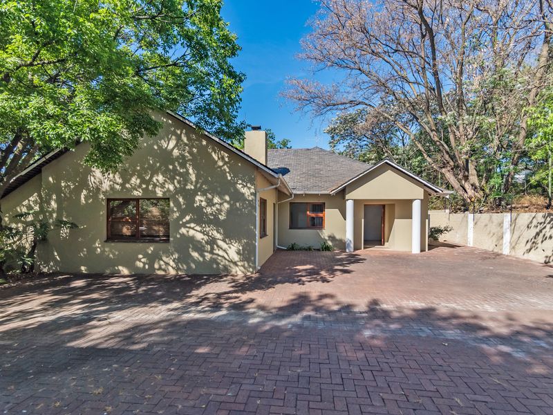 VERSATILE PROPERTY  4 BED PLUS 2 COTTAGES OR COULD BE USED FOR AIRBNB, MEDICAL SUITE OR OFFICES - Photo 2