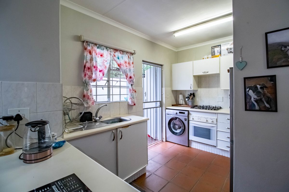 Pet friendly | Charming 2 bed 2 bath - Photo 5