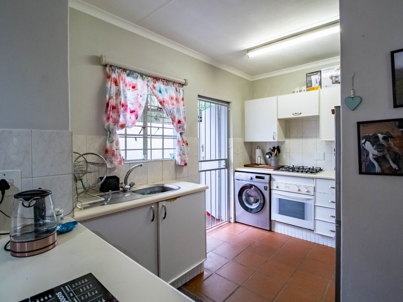 Pet friendly | Charming 2 bed 2 bath - Photo 5