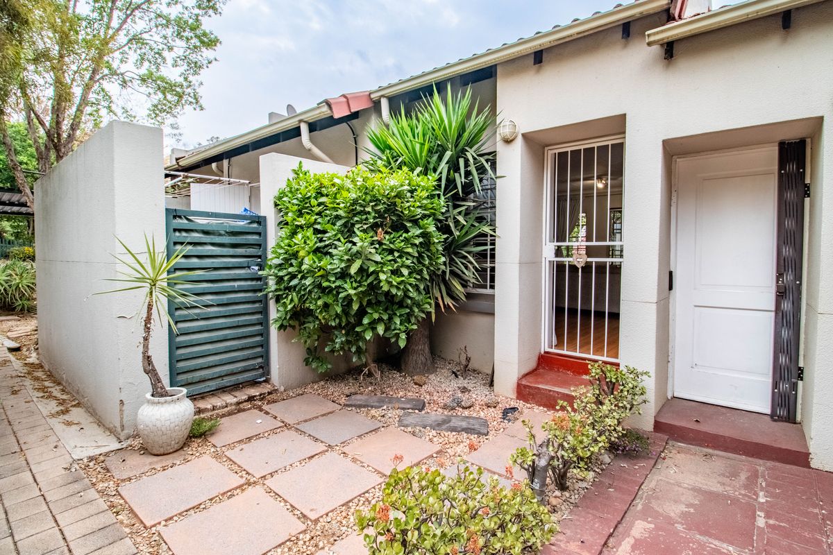 Pet friendly | Charming 2 bed 2 bath - Photo 3