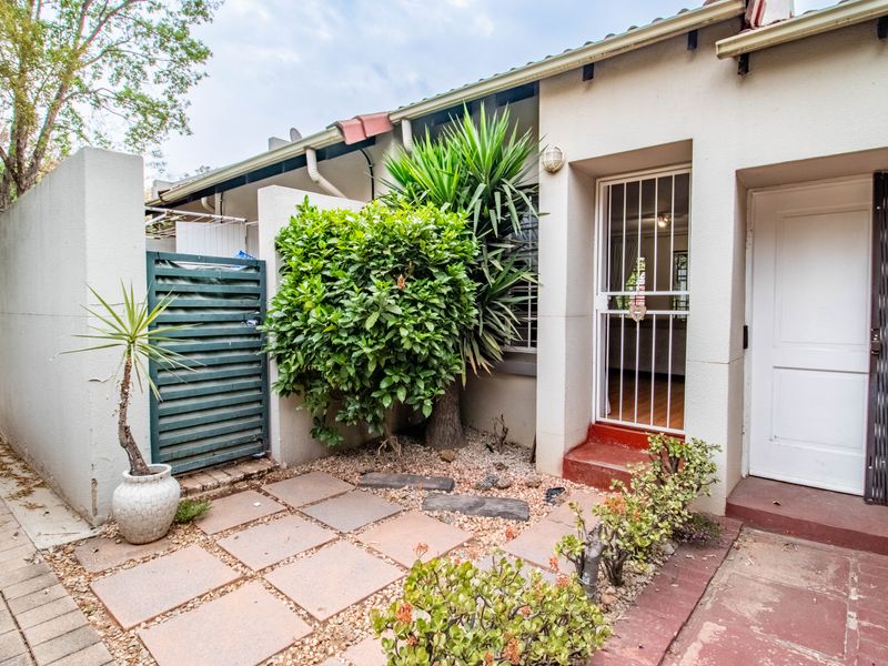 Pet friendly | Charming 2 bed 2 bath - Photo 3