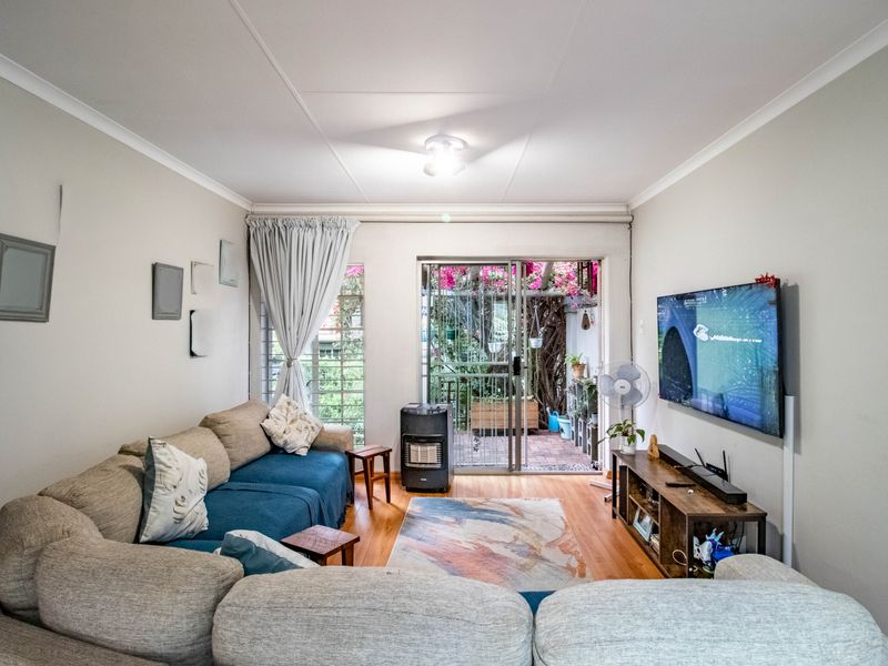 Pet friendly | Charming 2 bed 2 bath - Photo 7