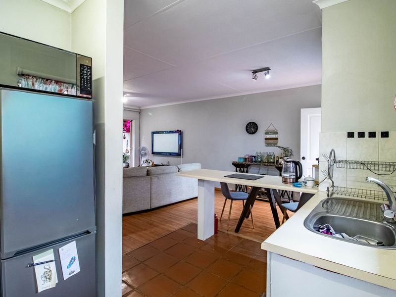 Pet friendly | Charming 2 bed 2 bath - Photo 6