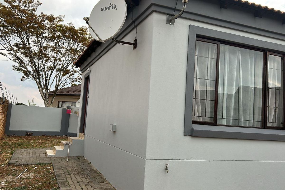 Stunning 3-Bedroom House in Thatchfield - Photo 4