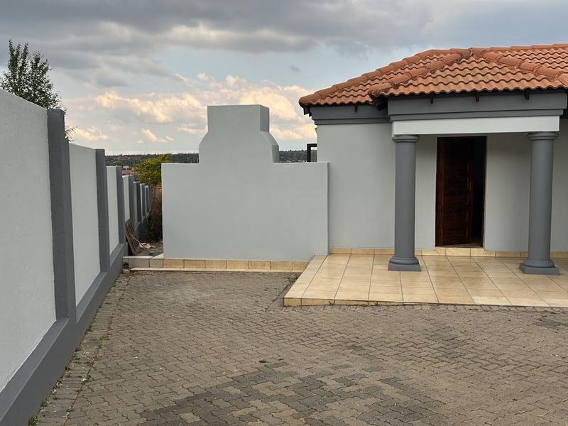 Stunning 3-Bedroom House in Thatchfield - Photo 9
