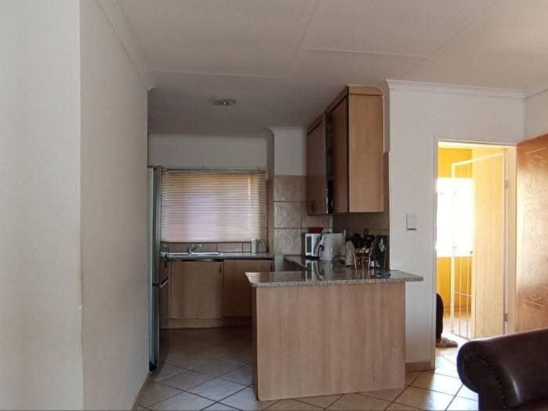2 Bedroom Apartment For Sale - Photo 3