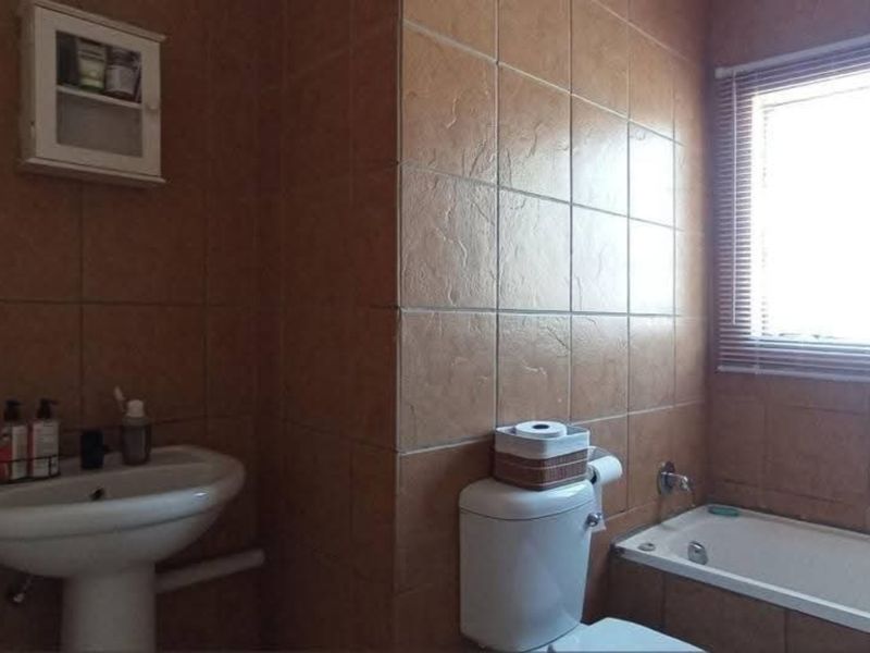 2 Bedroom Apartment For Sale - Photo 7