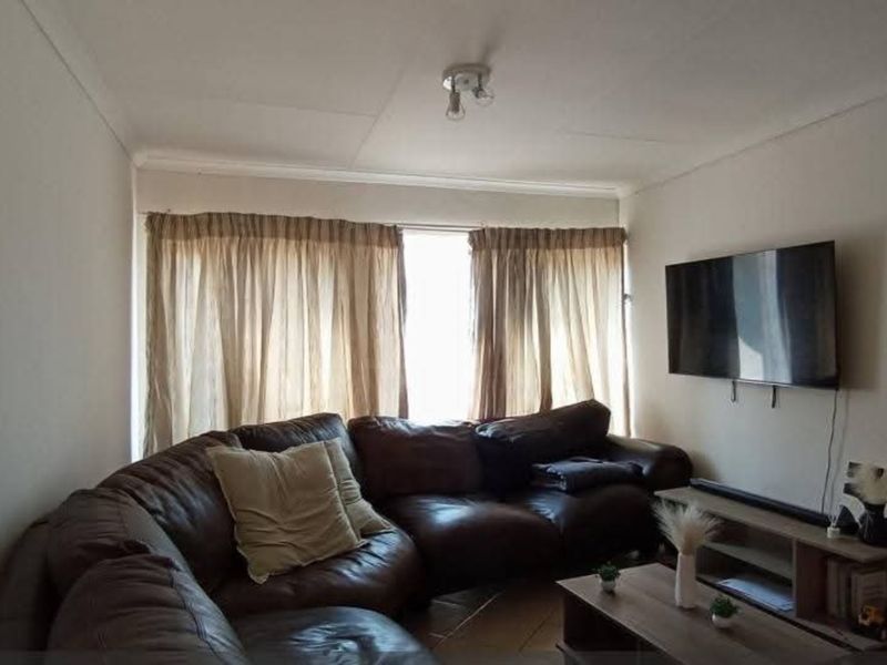 2 Bedroom Apartment For Sale - Photo 6