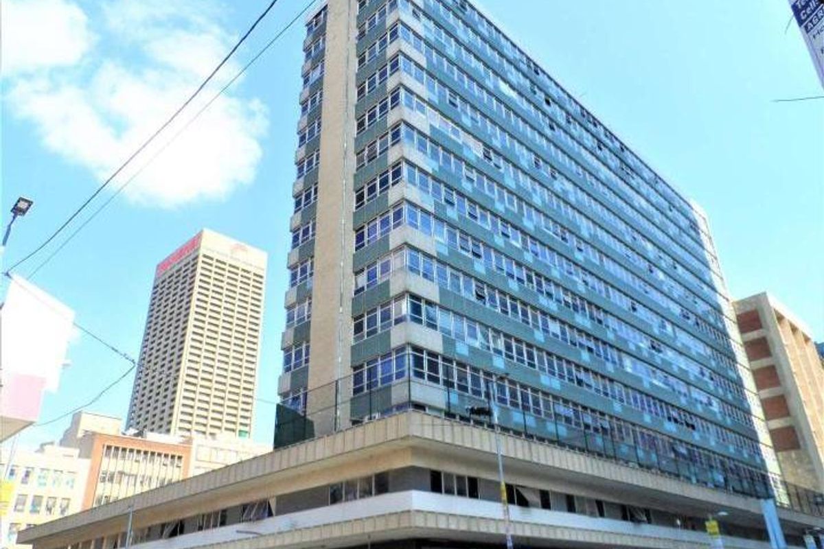 Bachelor Apartment For Sale In Johannesburg Central! - Photo 2