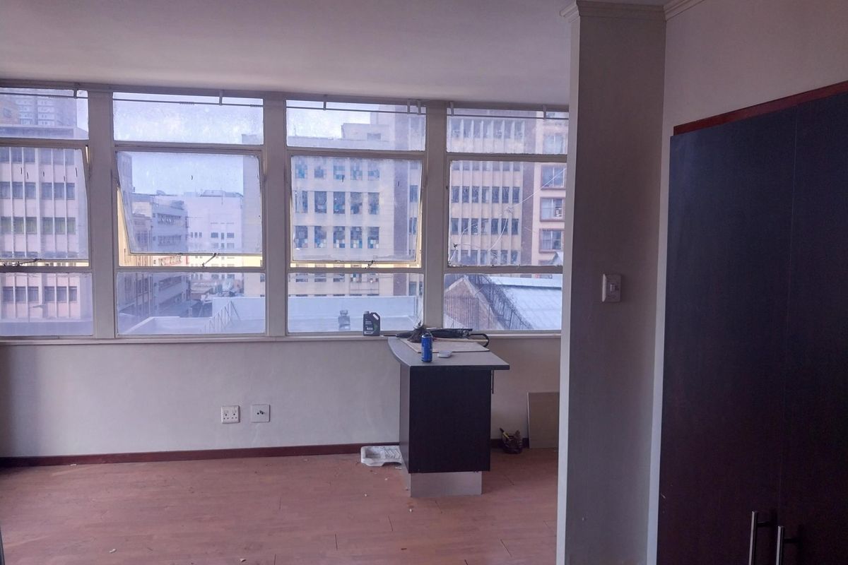 Bachelor Apartment For Sale In Johannesburg Central! - Photo 4