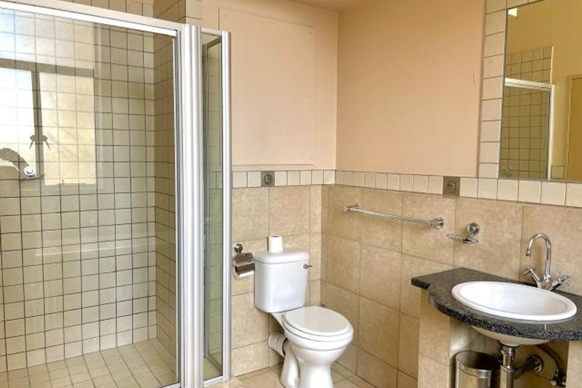 Bachelor Apartment For Sale In Marshalltown! - Photo 2