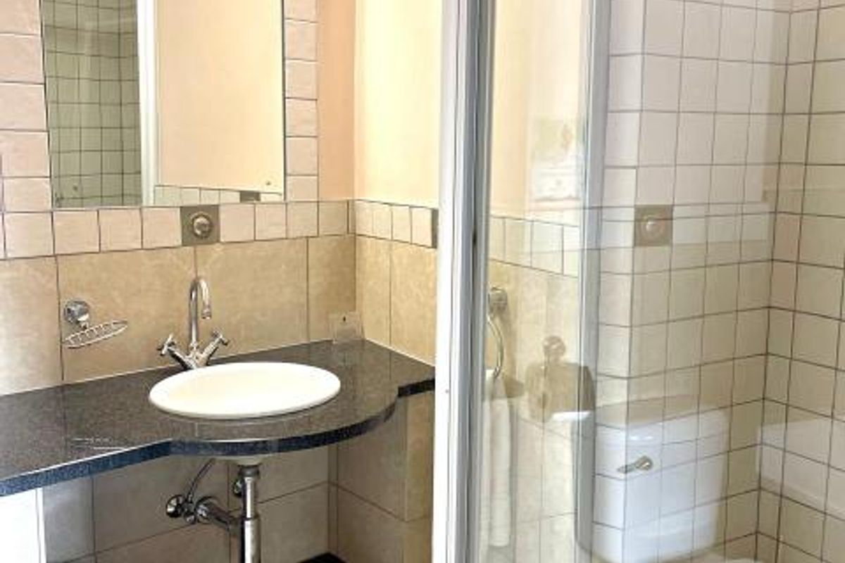 Bachelor Apartment For Sale In Marshalltown! - Photo 5