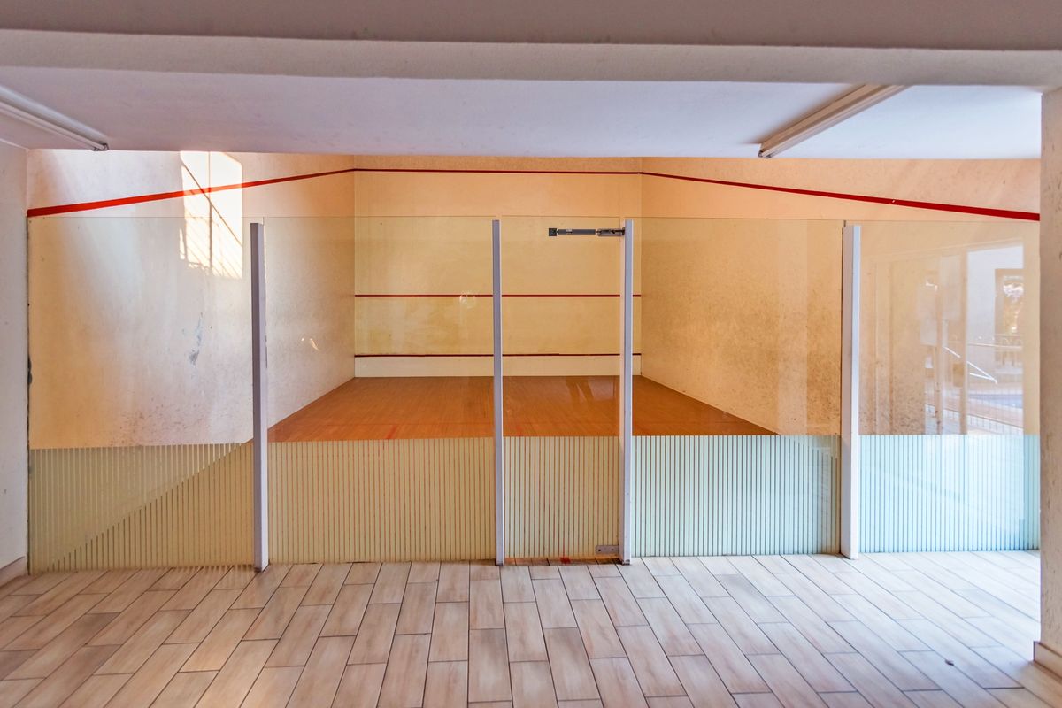 NEWLY RENOVATED 1 BEDROOMED EN-SUITE SPACIOUS APARTMENT. - Photo 5