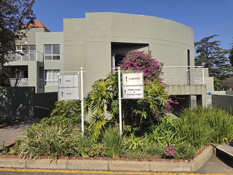 NEWLY RENOVATED 1 BEDROOMED EN-SUITE SPACIOUS APARTMENT. - Photo 3