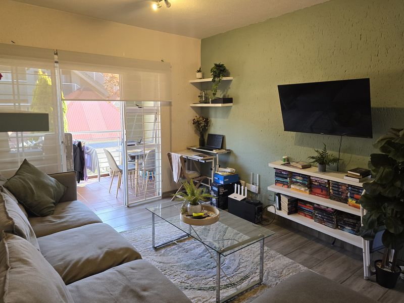 NEWLY RENOVATED 1 BEDROOMED EN-SUITE SPACIOUS APARTMENT. - Photo 8