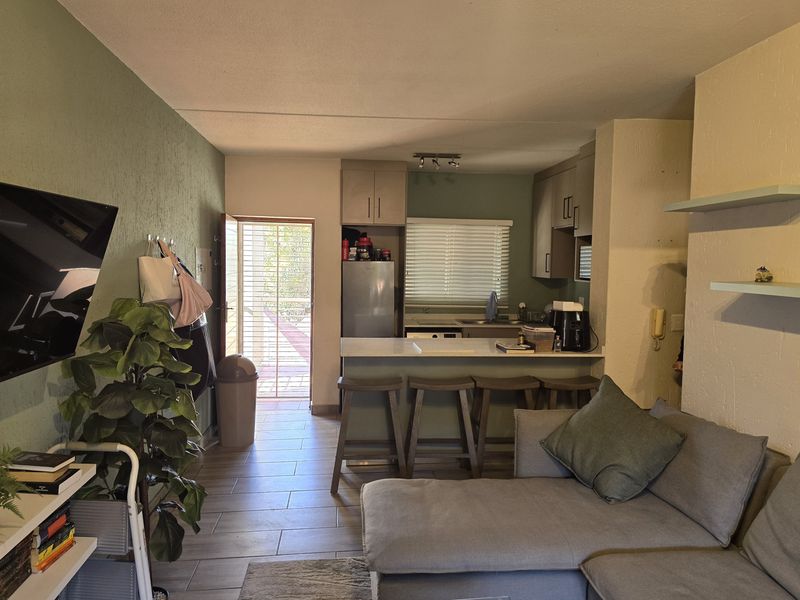 NEWLY RENOVATED 1 BEDROOMED EN-SUITE SPACIOUS APARTMENT. - Photo 7