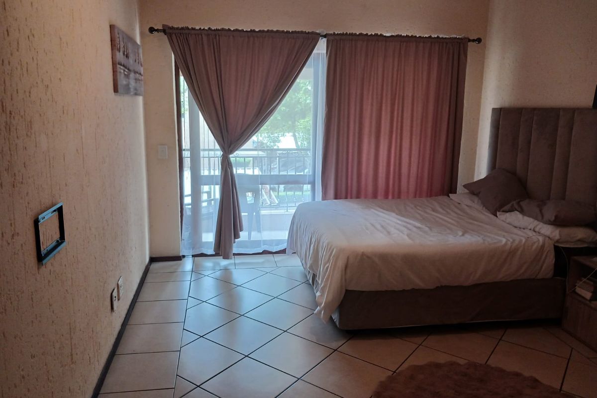 Bachelor pad or Studio living! Calling all investors! - Photo 3