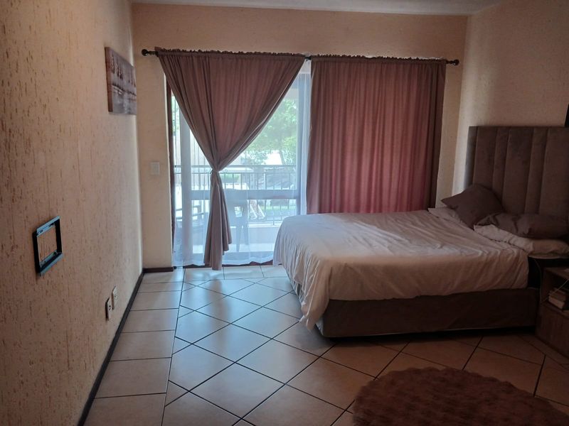 Bachelor pad or Studio living! Calling all investors! - Photo 3