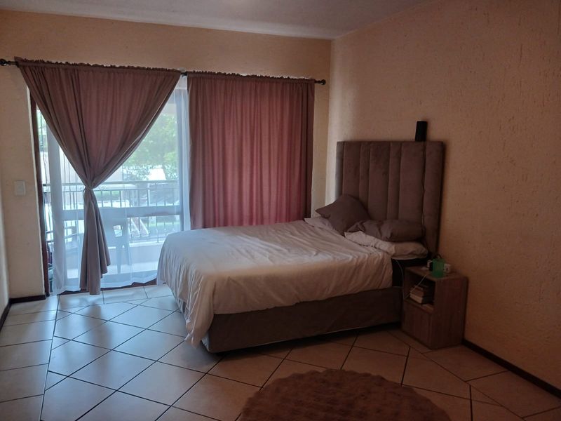 Bachelor pad or Studio living! Calling all investors! - Photo 10