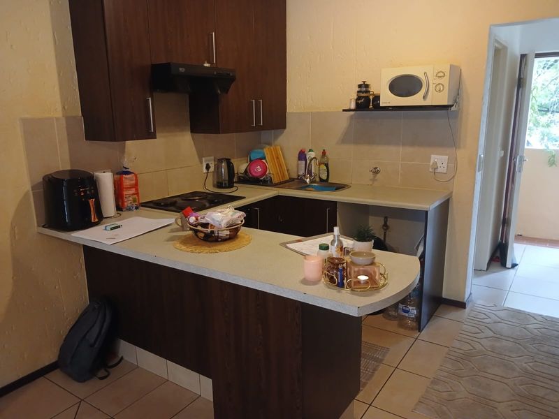 Bachelor pad or Studio living! Calling all investors! - Photo 8
