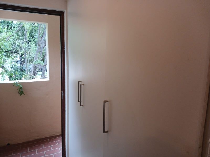 Bachelor pad or Studio living! Calling all investors! - Photo 4