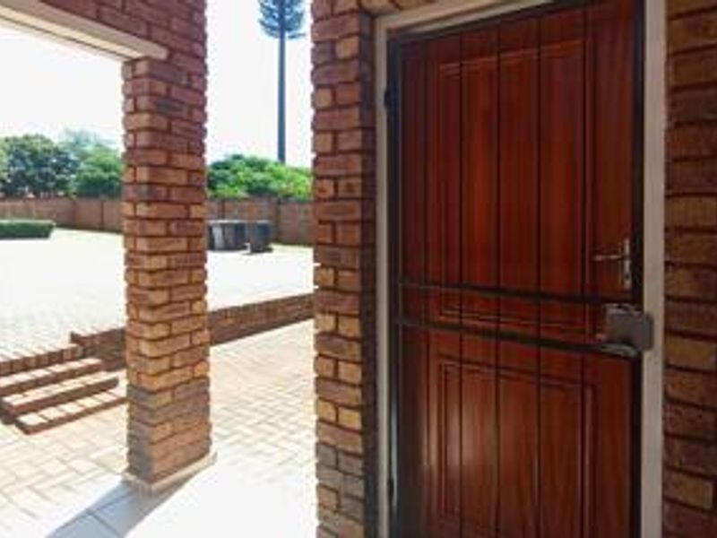 2 bedroom Townhouse for Sale in Clarina - Photo 2