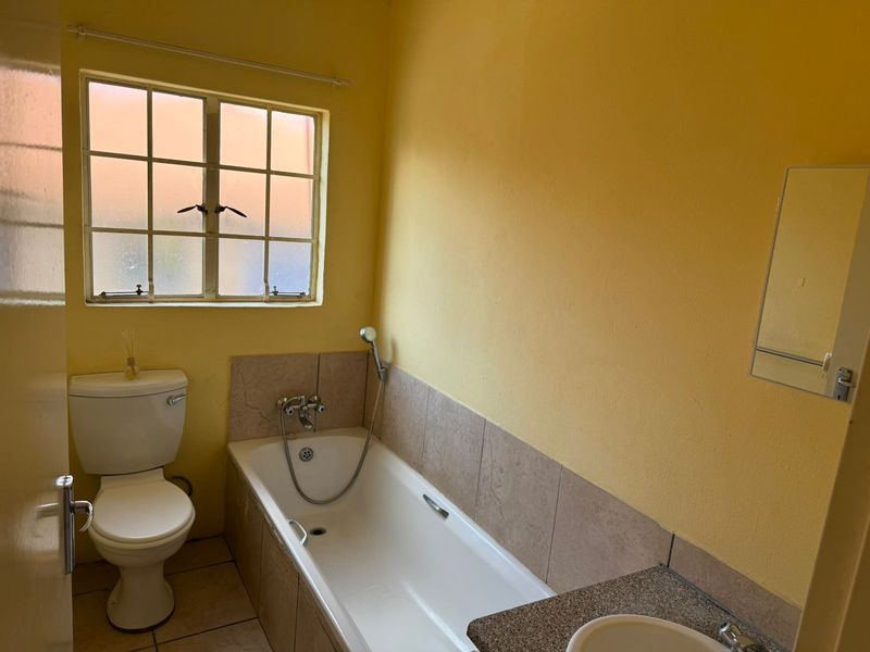 1-bedroom apartment in Florida, Roodepoort - perfect for first-time buyers or investors! - Photo 9