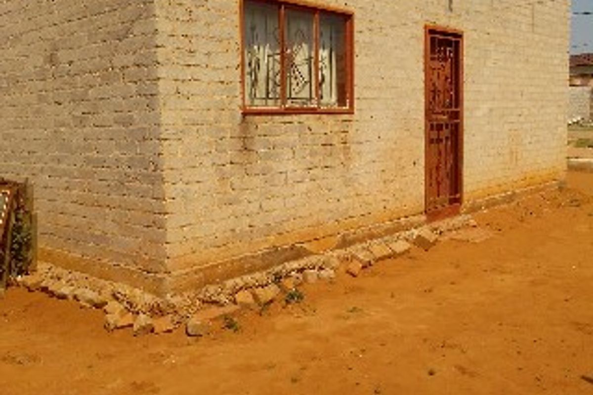 House for Sale in Tshepisong - Photo 2