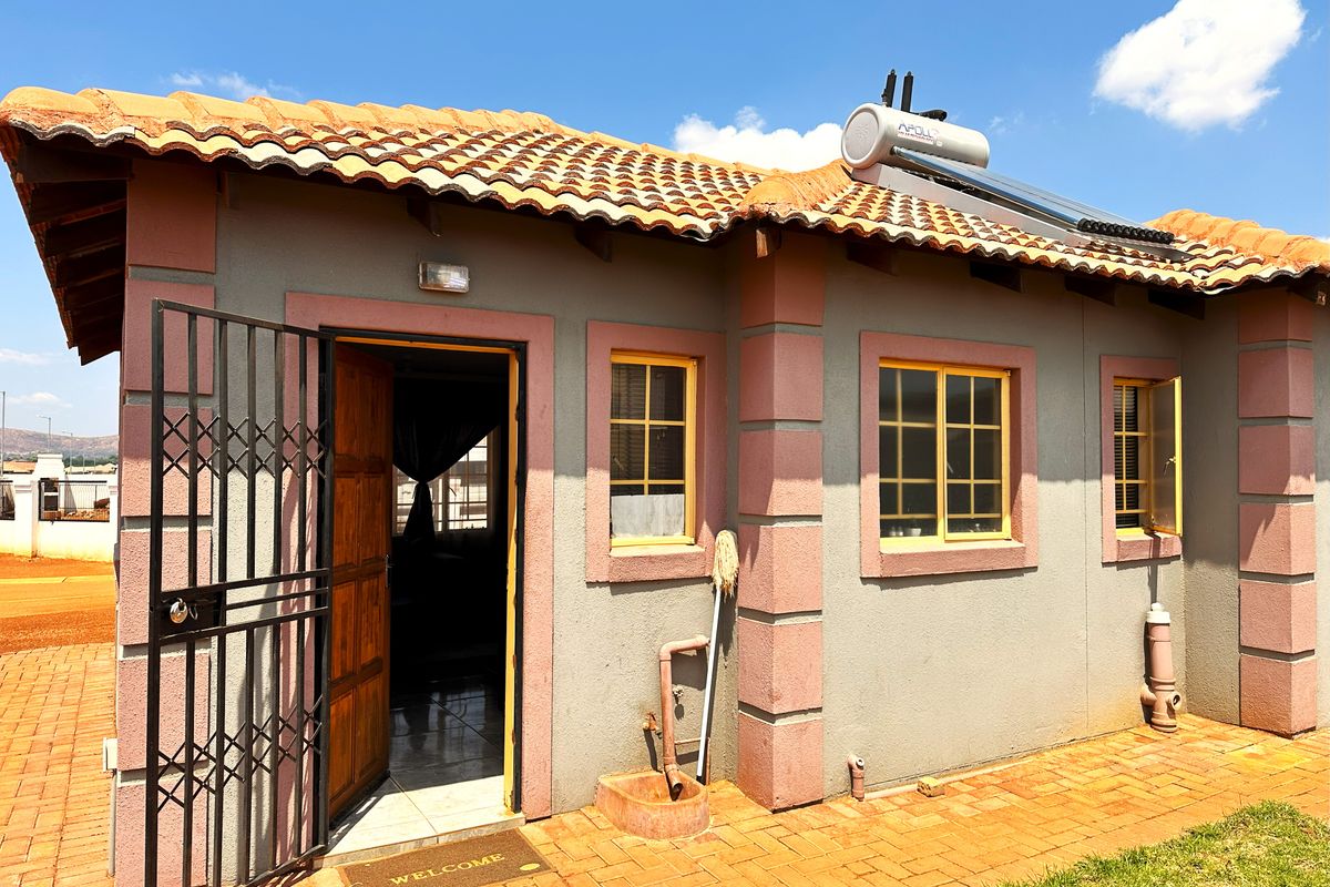 Spacious 3‐Bedroom Freehold Home in Klerksoord, Akasia — Ideal Entry or Investment Opportunity - Photo 4