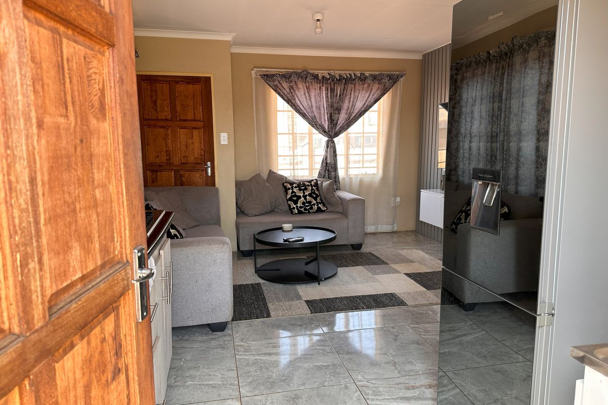 Spacious 3‐Bedroom Freehold Home in Klerksoord, Akasia — Ideal Entry or Investment Opportunity - Photo 5