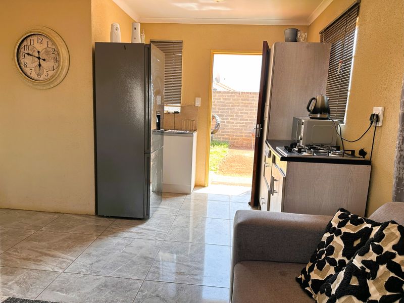 Spacious 3‐Bedroom Freehold Home in Klerksoord, Akasia — Ideal Entry or Investment Opportunity - Photo 7