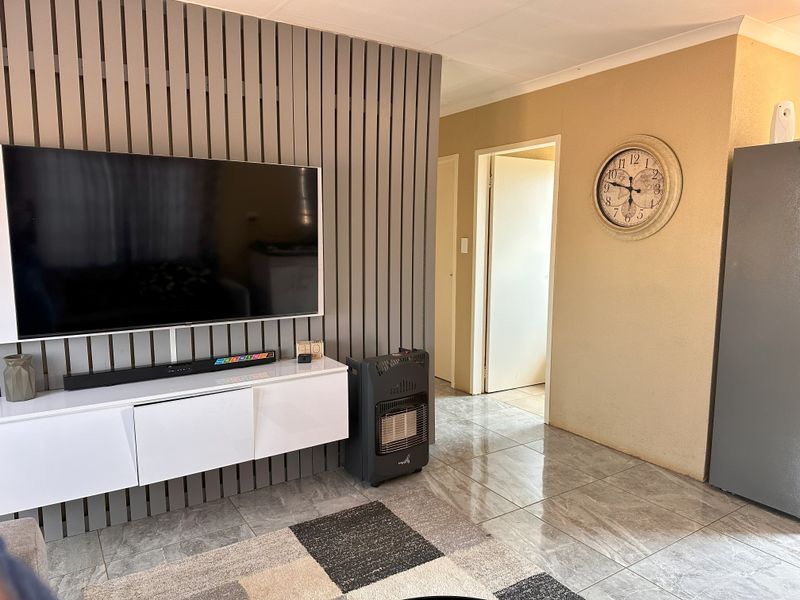 Spacious 3‐Bedroom Freehold Home in Klerksoord, Akasia — Ideal Entry or Investment Opportunity - Photo 8