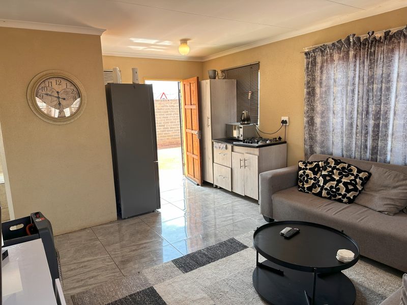 Spacious 3‐Bedroom Freehold Home in Klerksoord, Akasia — Ideal Entry or Investment Opportunity - Photo 6