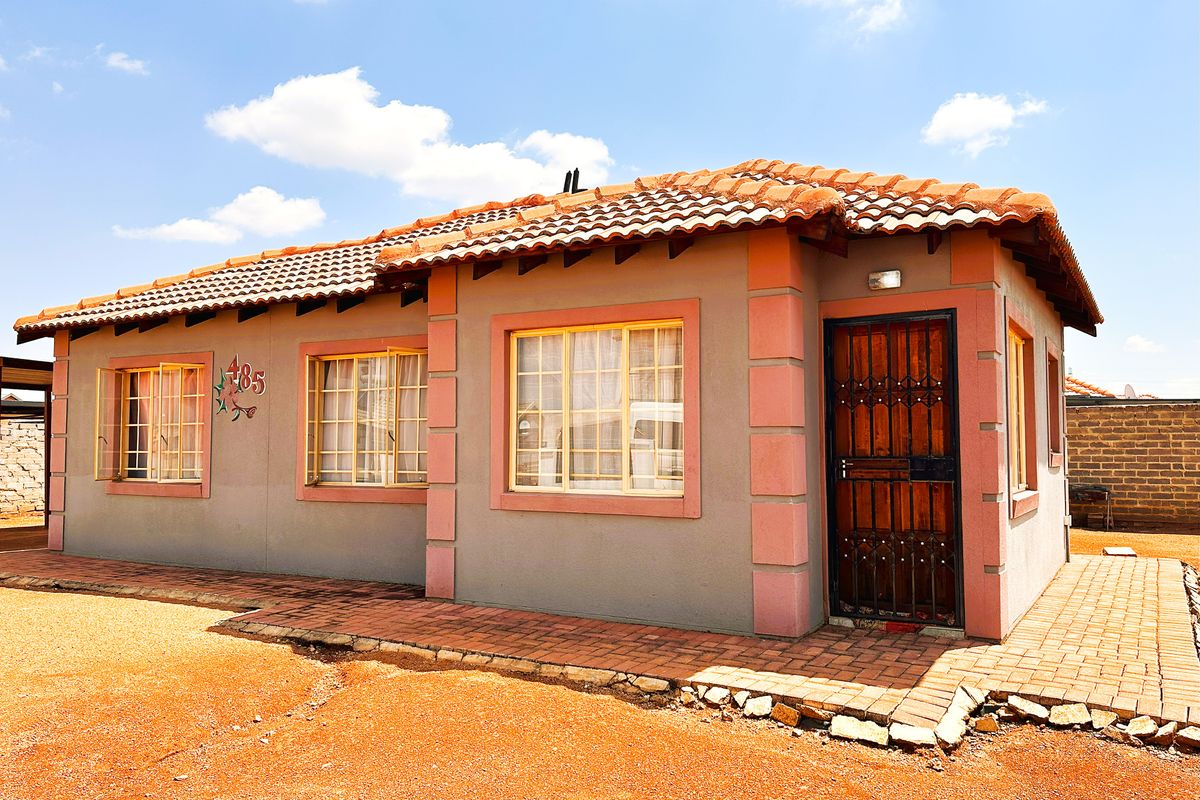 Spacious 3‐Bedroom Freehold Home in Klerksoord, Akasia — Ideal Entry or Investment Opportunity - Photo 2