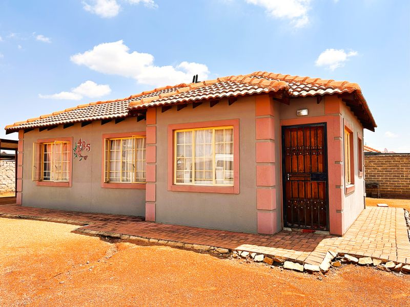 Spacious 3‐Bedroom Freehold Home in Klerksoord, Akasia — Ideal Entry or Investment Opportunity - Photo 2