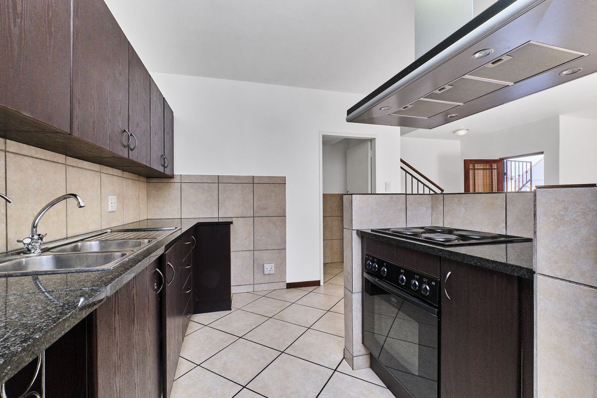 Charming 3-bedroom house for sale in Barbeque Downs, Midrand—your dream home awaits! Act fast! - Photo 5