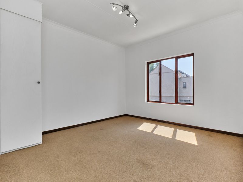 Charming 3-bedroom house for sale in Barbeque Downs, Midrand—your dream home awaits! Act fast! - Photo 10