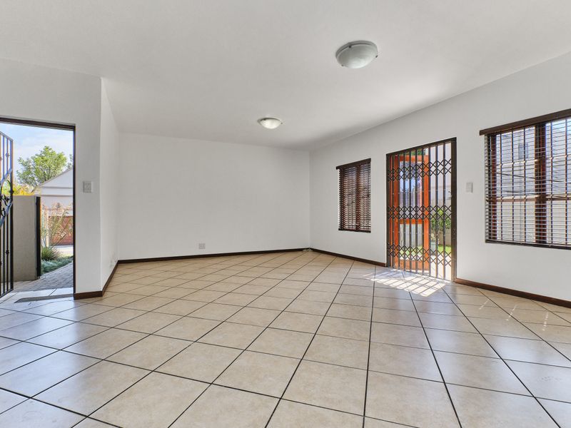 Charming 3-bedroom house for sale in Barbeque Downs, Midrand—your dream home awaits! Act fast! - Photo 7