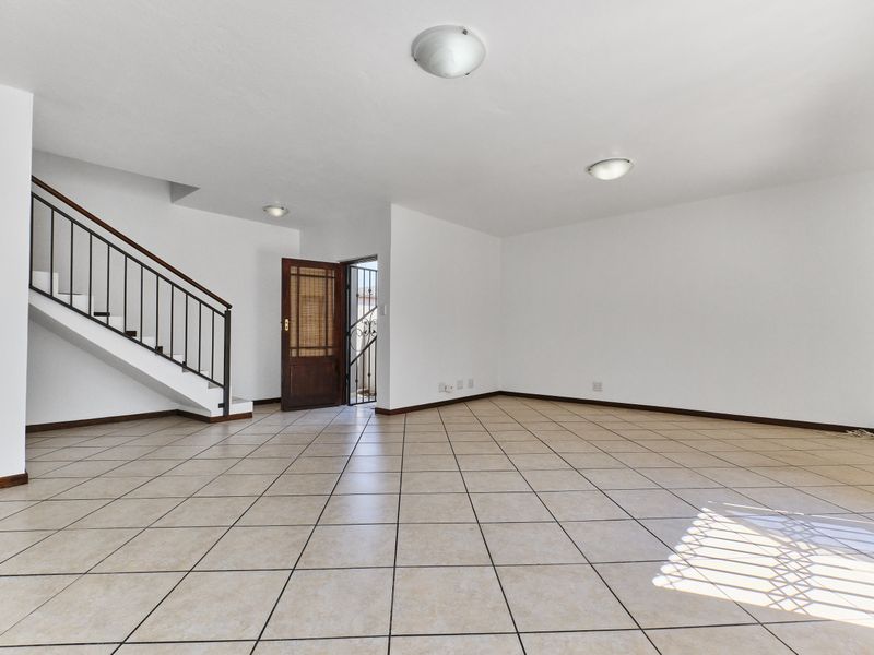 Charming 3-bedroom house for sale in Barbeque Downs, Midrand—your dream home awaits! Act fast! - Photo 6