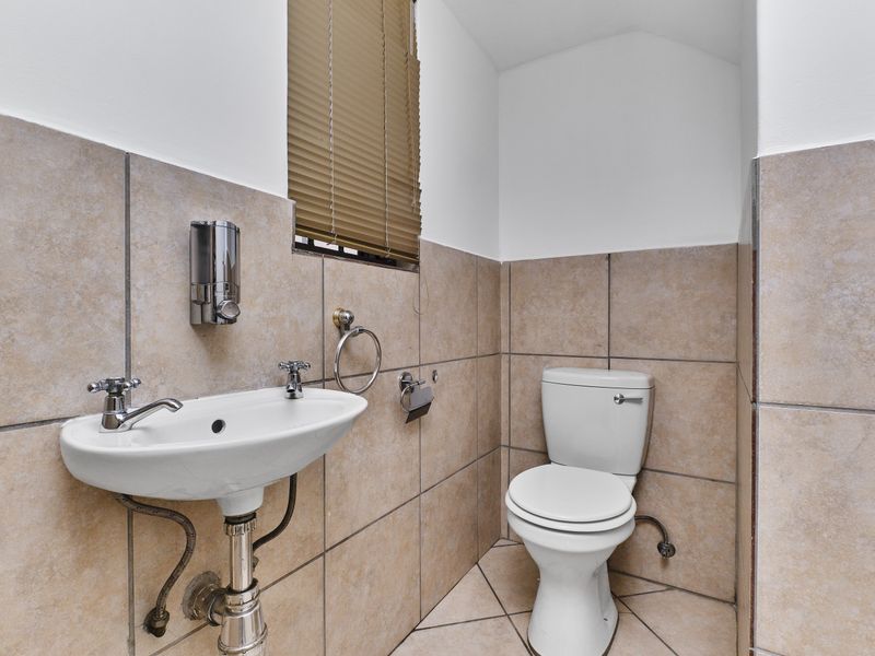 Charming 3-bedroom house for sale in Barbeque Downs, Midrand—your dream home awaits! Act fast! - Photo 8