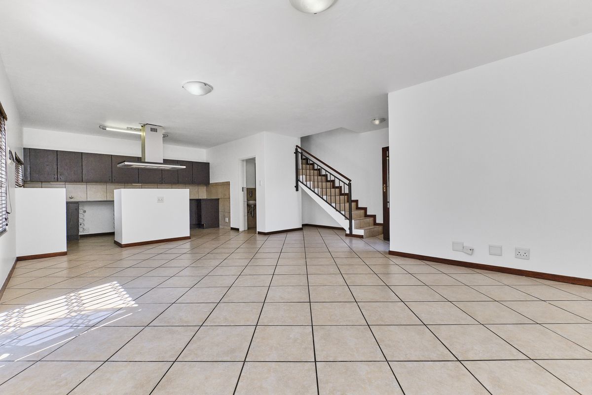 Charming 3-bedroom house for sale in Barbeque Downs, Midrand—your dream home awaits! Act fast! - Photo 3