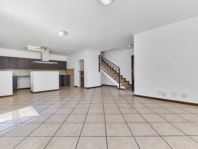 Charming 3-bedroom house for sale in Barbeque Downs, Midrand—your dream home awaits! Act fast! - Photo 3