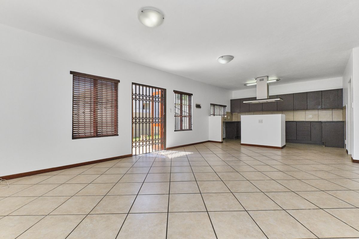 Charming 3-bedroom house for sale in Barbeque Downs, Midrand—your dream home awaits! Act fast! - Photo 2