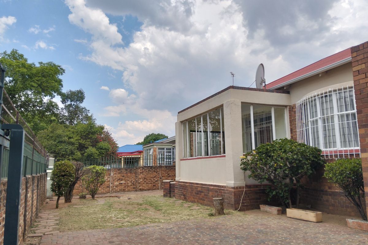 4 BEDROOMS HOUSE FOR SALE IN THE HILL - Photo 3