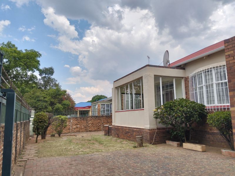 4 BEDROOMS HOUSE FOR SALE IN THE HILL - Photo 3